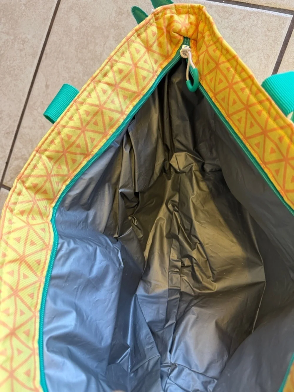 Pineapple 18 can cooler Tote Bag - Yellow & green